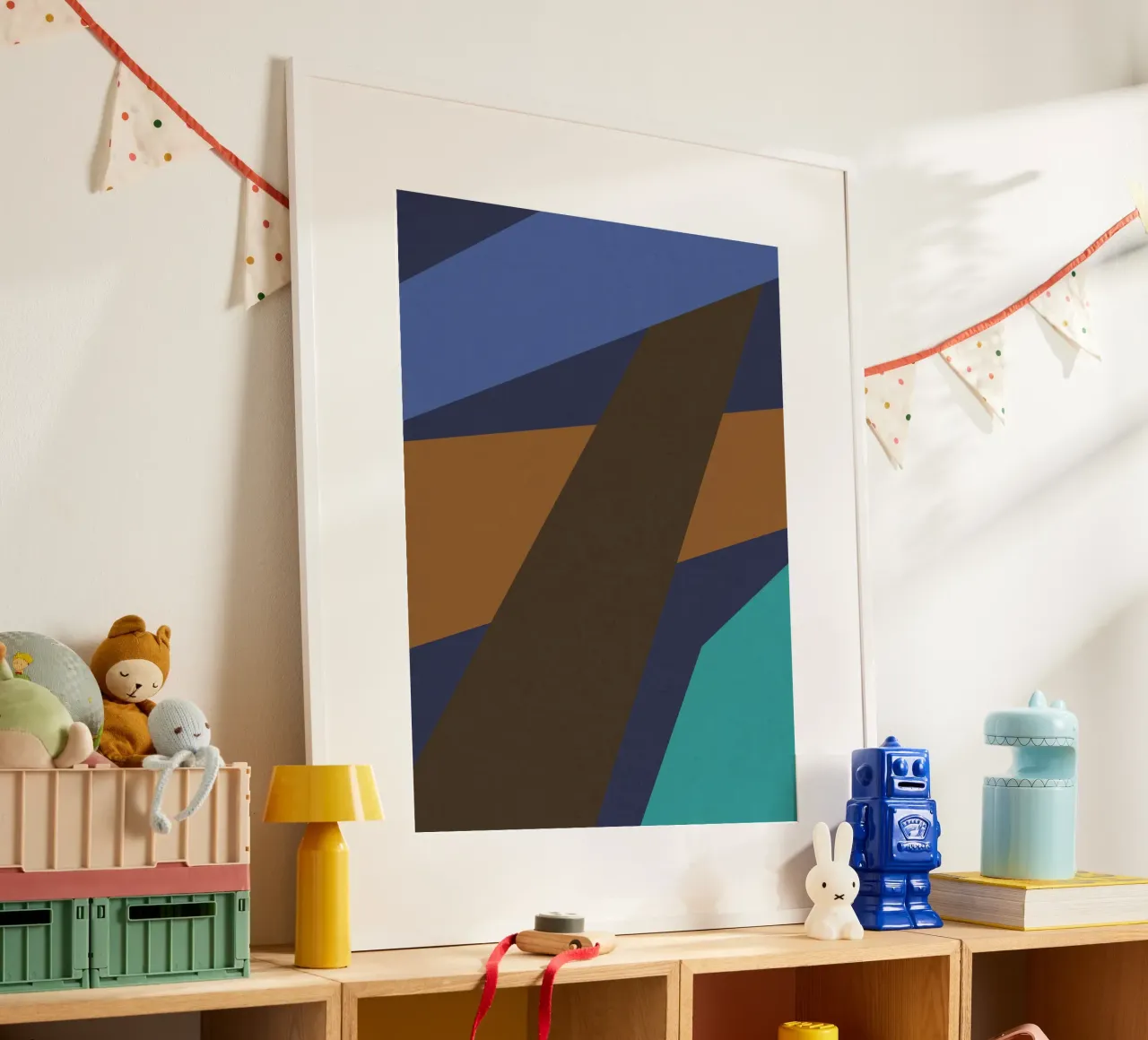 Design geometrico retrò in blu, marrone e verde mare poster con telaio in plastica da Petra Lang
