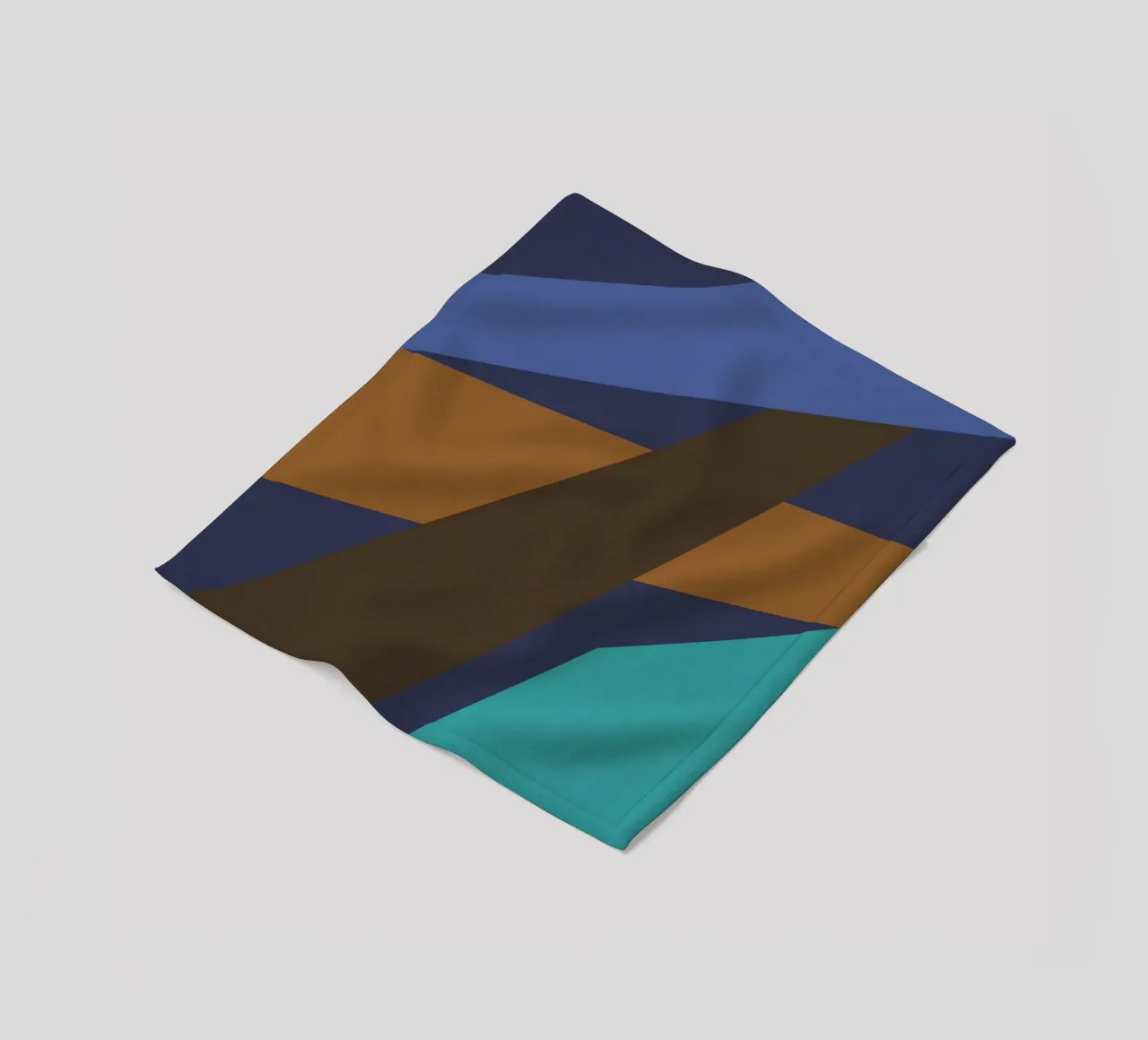 Design geometrico retrò in blu, marrone e verde mare coperta in pile da Petra Lang