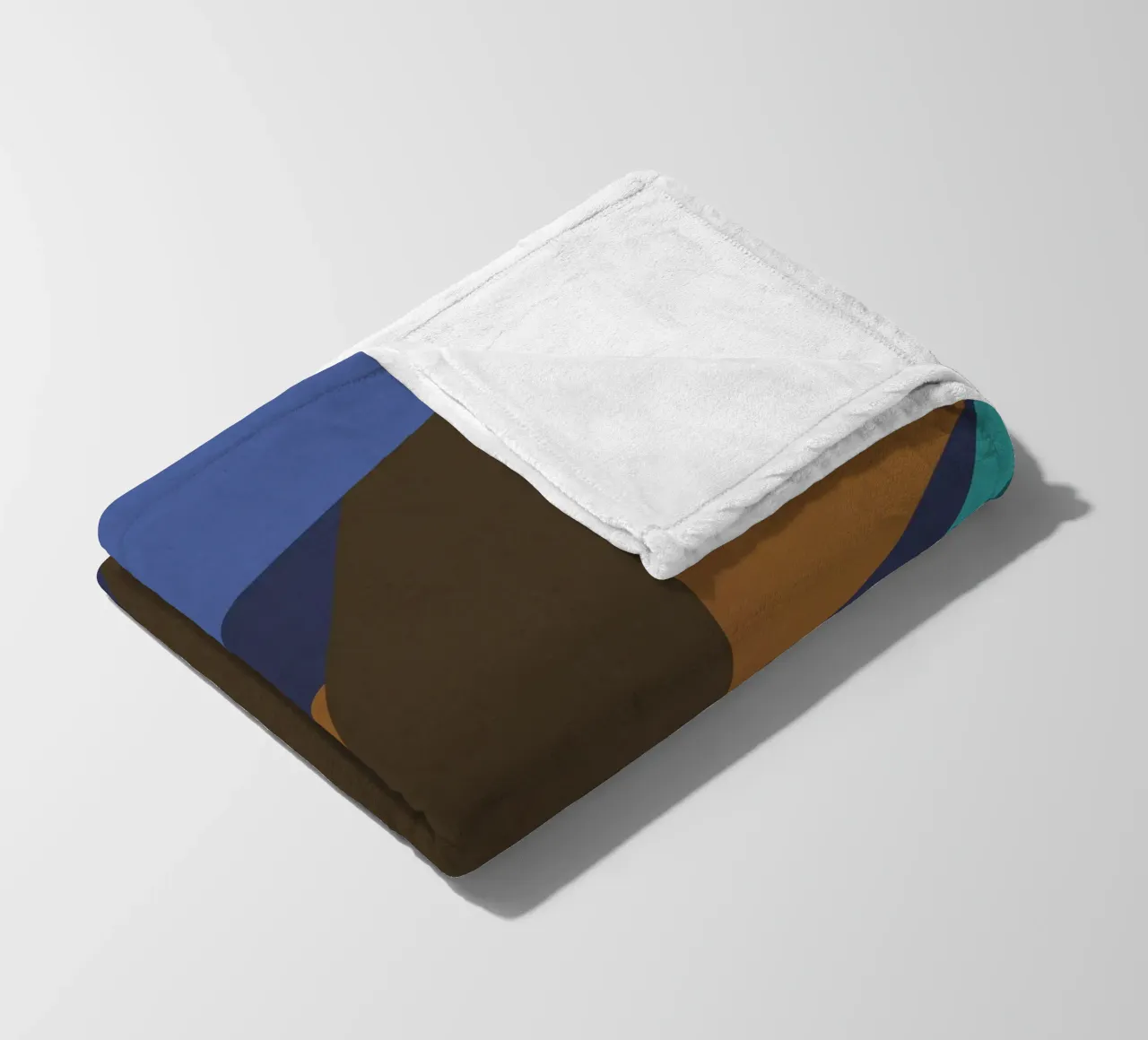 Design geometrico retrò in blu, marrone e verde mare coperta in pile da Petra Lang