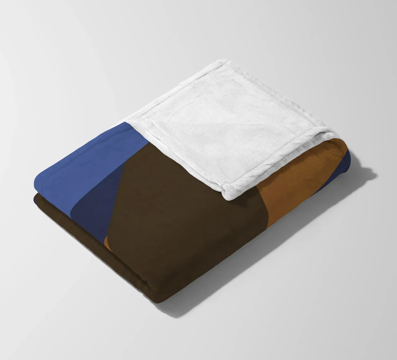 Design geometrico retrò in blu, marrone e verde mare coperta in pile da Petra Lang