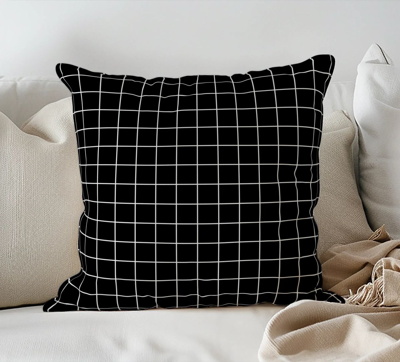 Griglia classica minimale di base - Bianco su nero cuscino da Beauty in Simplicity
