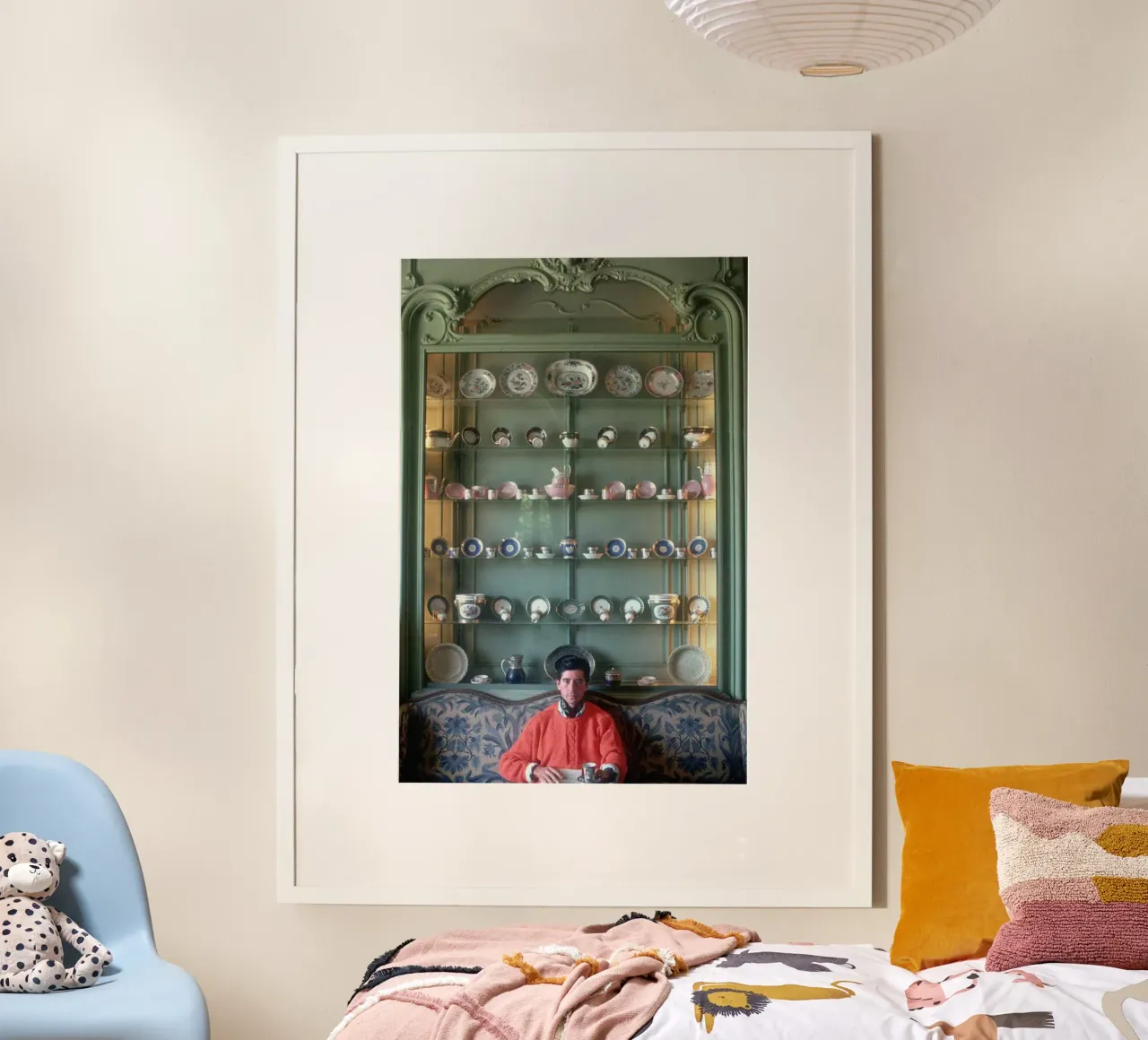 Entspannen - Slima Aarons Poster mit Kunststoffrahmen von The Poster UK