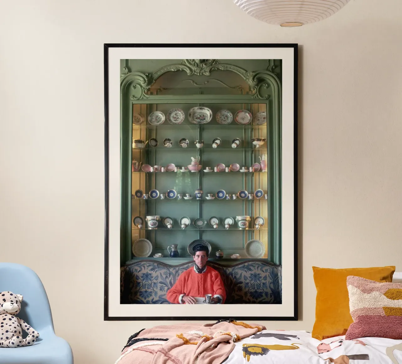 Entspannen - Slima Aarons Poster mit Kunststoffrahmen von The Poster UK