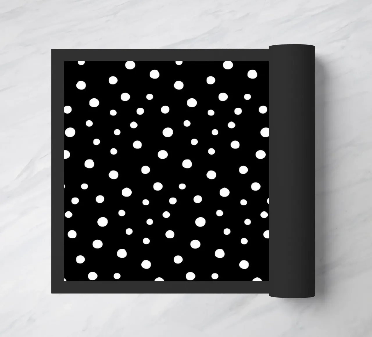 Minimal Chic Disegnato a mano a pois bianco su nero zerbino da Beauty in Simplicity