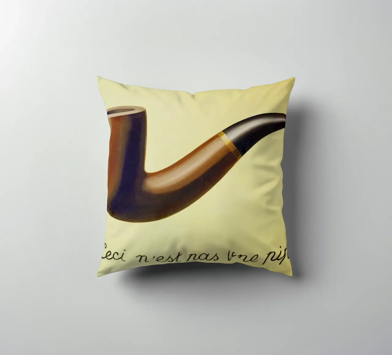 Ceci n'est pas une pipe) di René Magritte cuscino da Chérie Prints