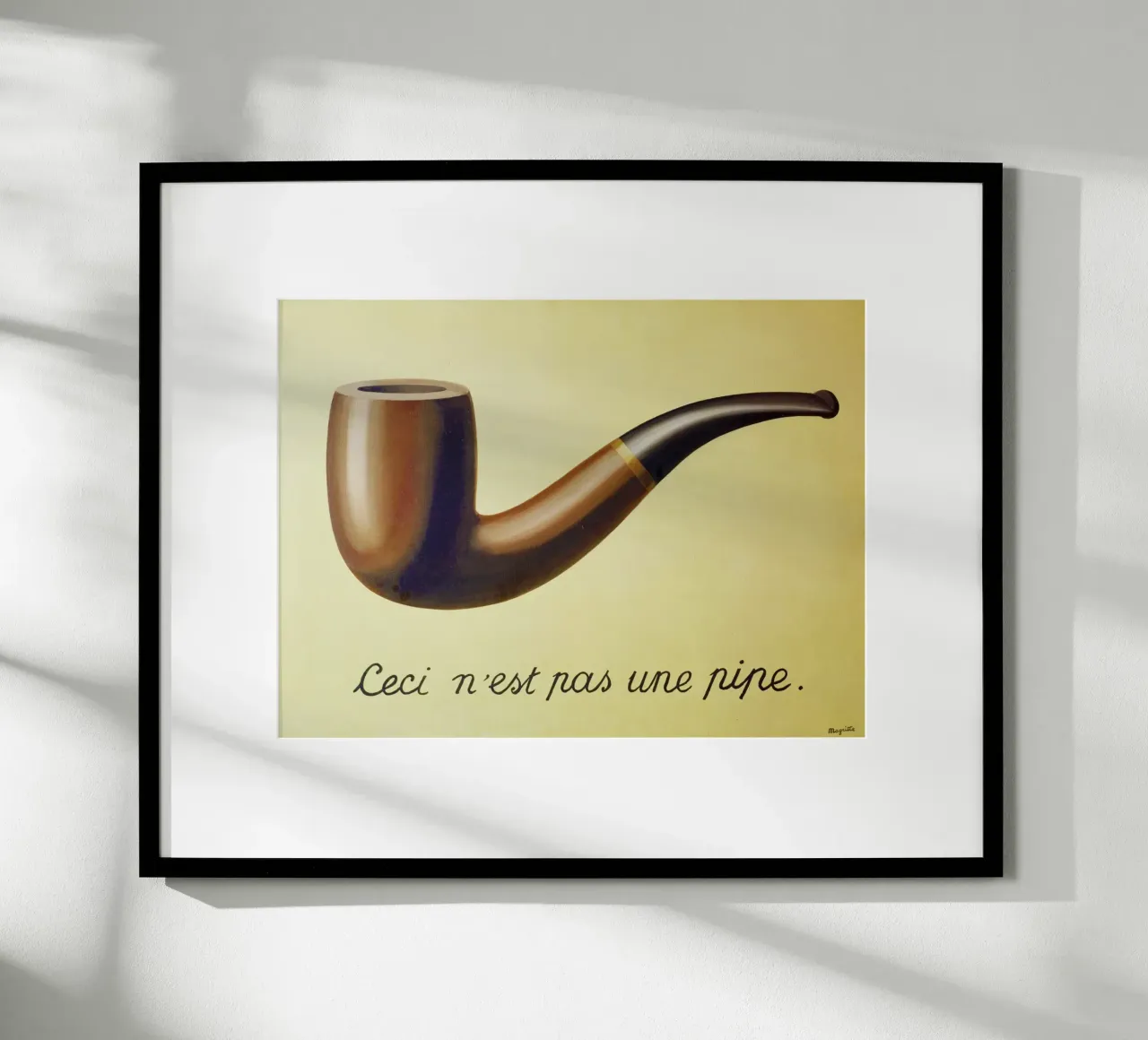 Ceci n'est pas une pipe) di René Magritte poster con telaio in legno da Chérie Prints