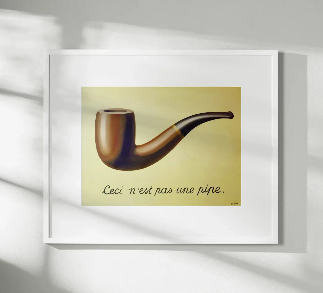 Ceci n'est pas une pipe) di René Magritte poster con telaio in legno da Chérie Prints