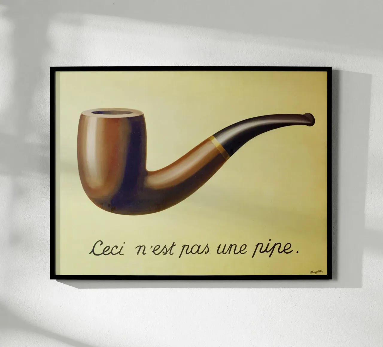 Ceci n'est pas une pipe) di René Magritte poster con telaio in legno da Chérie Prints