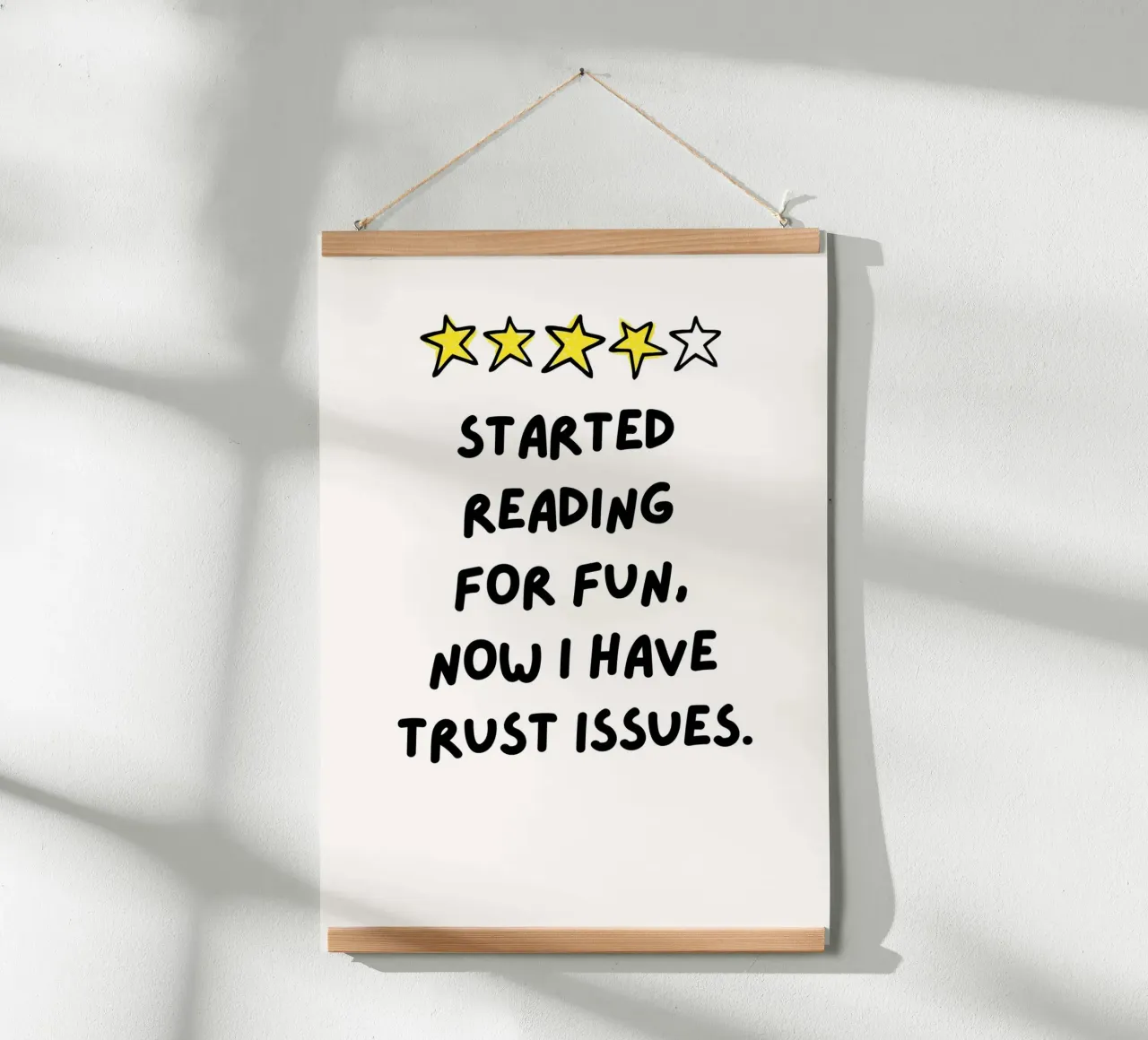 Poster divertente sul meme della lettura: Problemi di fiducia degli amanti dei libri poster con telaio in plastica da vintagepod
