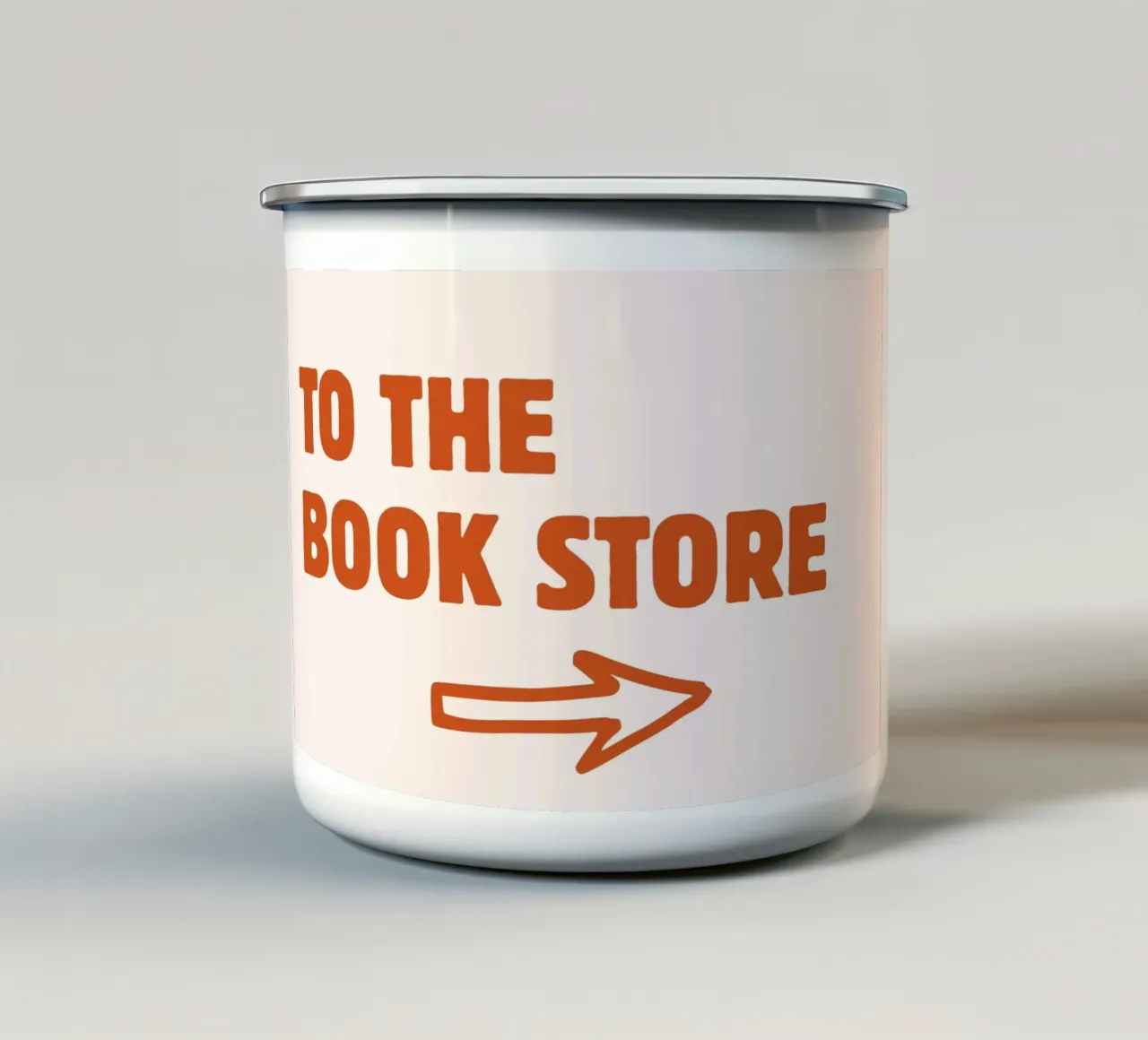 Cartello minimalista retrò "To The Book Store" (Alla libreria) tazza in smalto da vintagepod