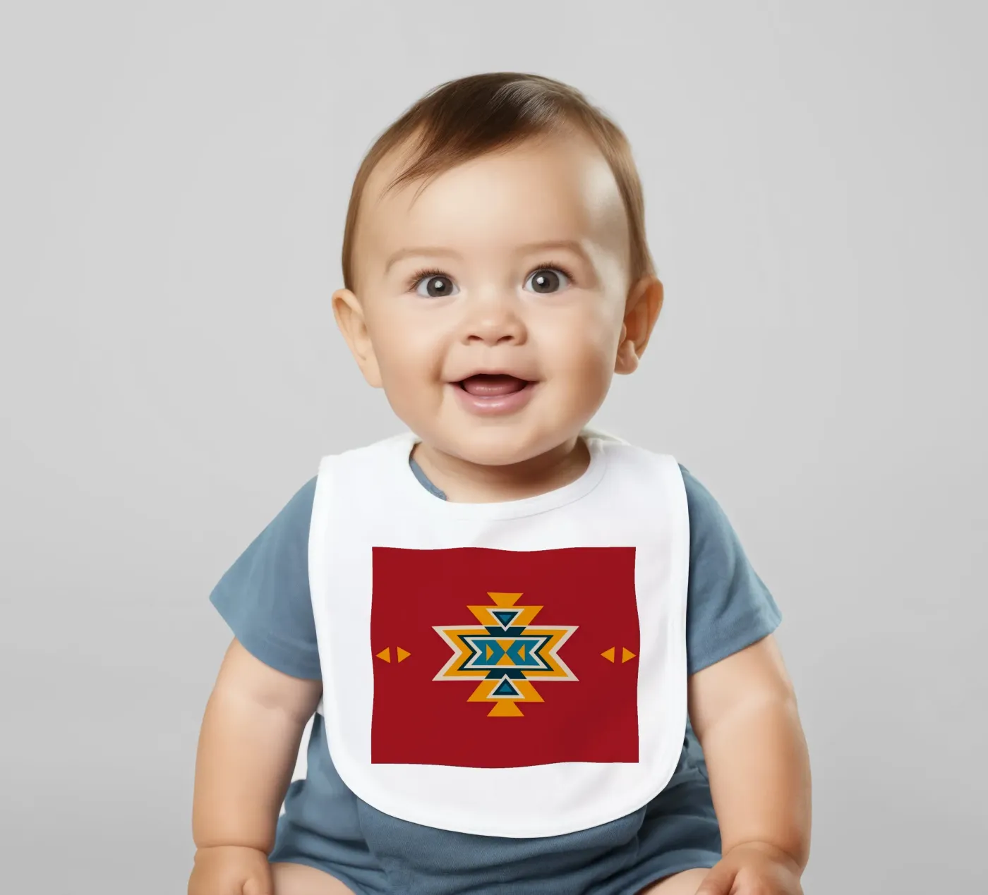 Aztec Pattern on Red Babylätzchen von Petra Lang - Design