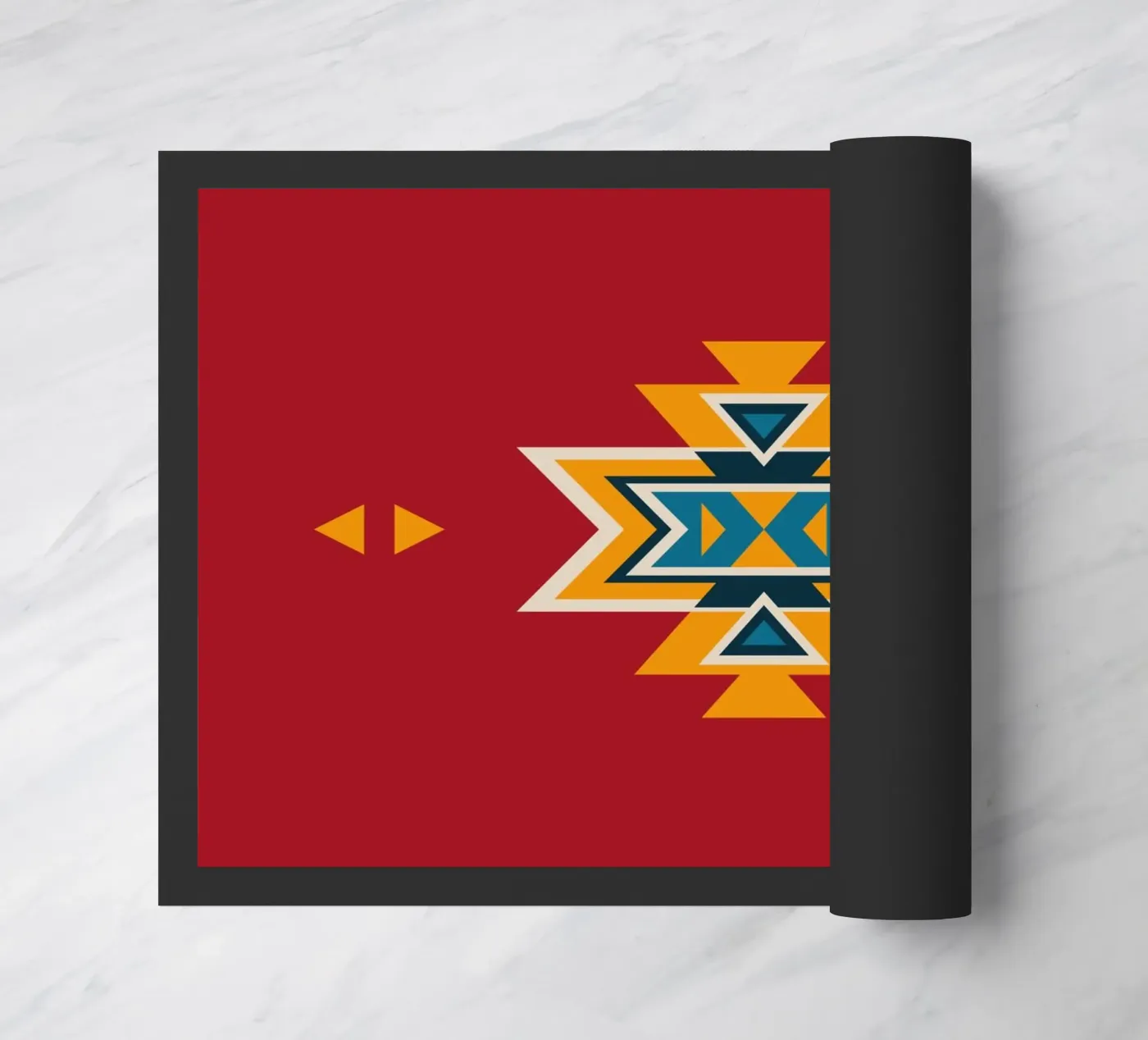 Motivo azteco su rosso zerbino da Petra Lang - Design
