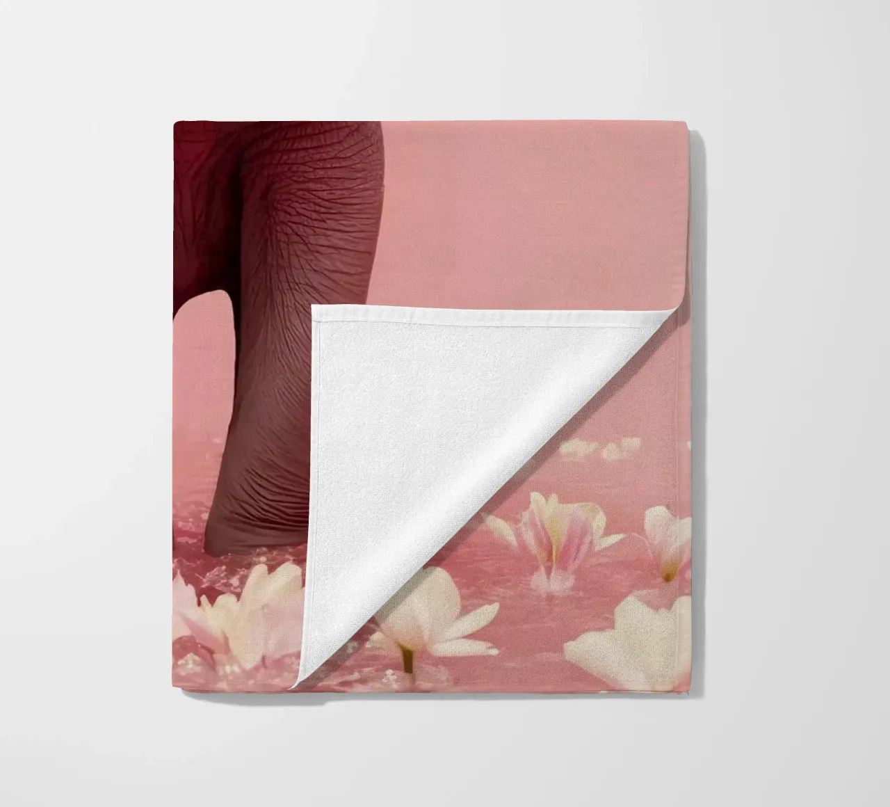 Young Elephant telo mare da treechild