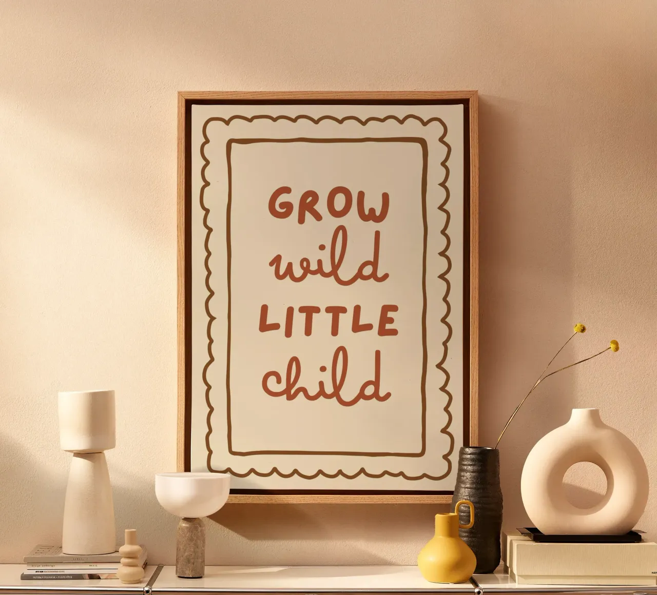 "Wachse wild, kleines Kind" - Kinderzimmer Zitat Kunst Leinwand mit Schattenfugenrahmen von vintagepod