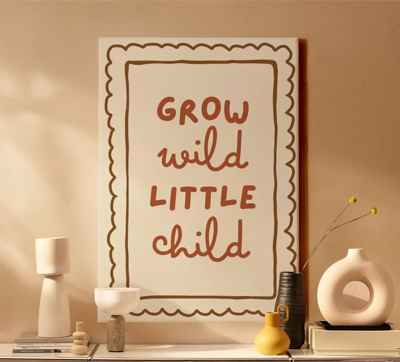 "Wachse wild, kleines Kind" - Kinderzimmer Zitat Kunst Leinwand mit Schattenfugenrahmen von vintagepod