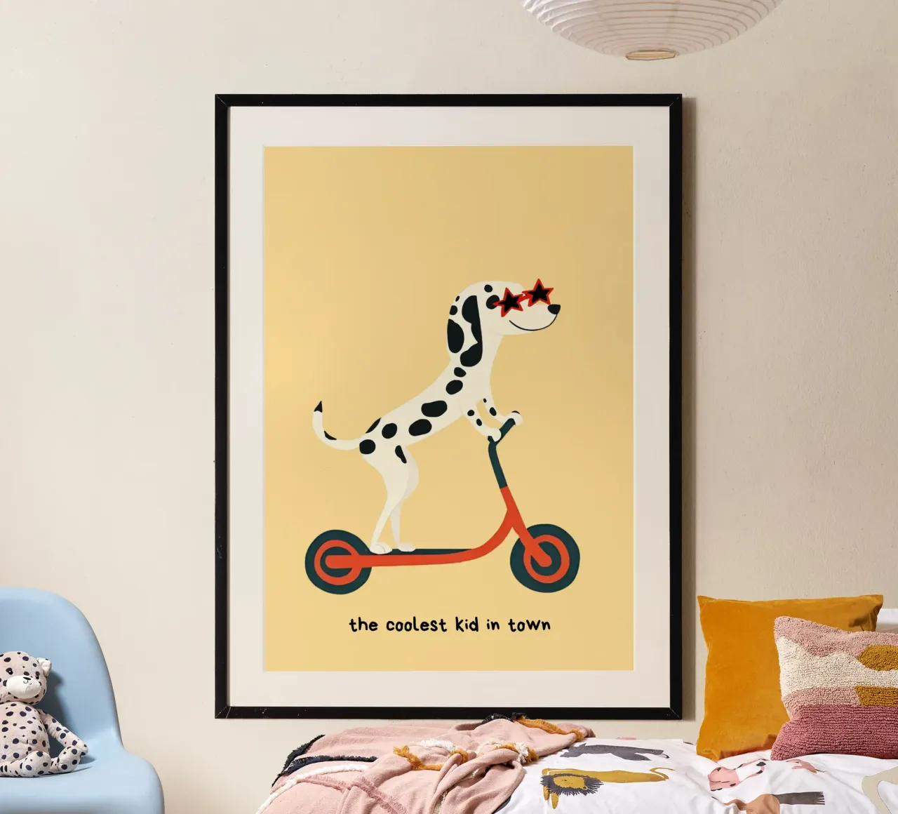 Stampa "Coolest Kid" Scooter Dalmata - Camera dei bambini poster con telaio in plastica da vintagepod