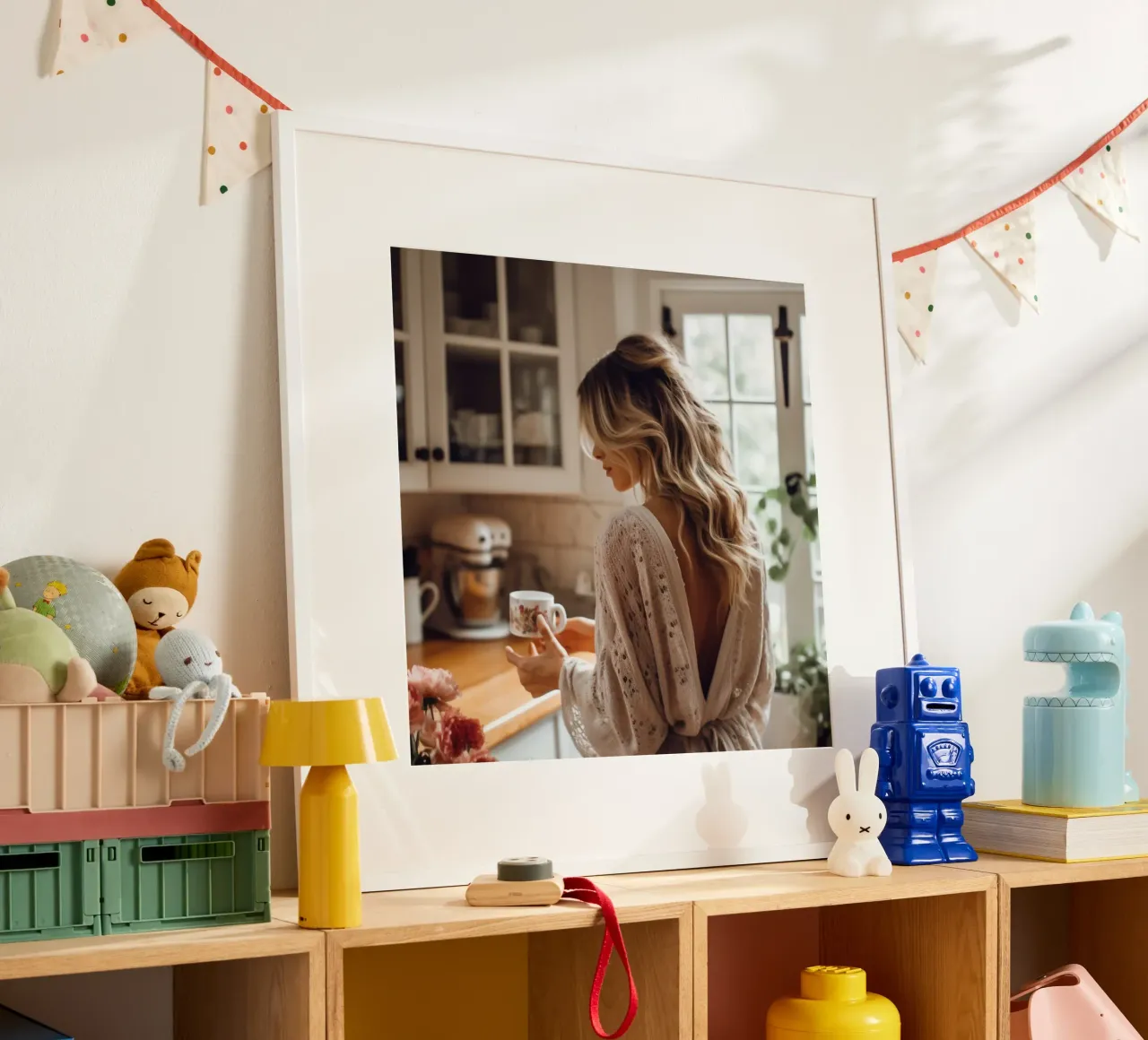 Tazza di calma poster con telaio in legno da StillVibe Home
