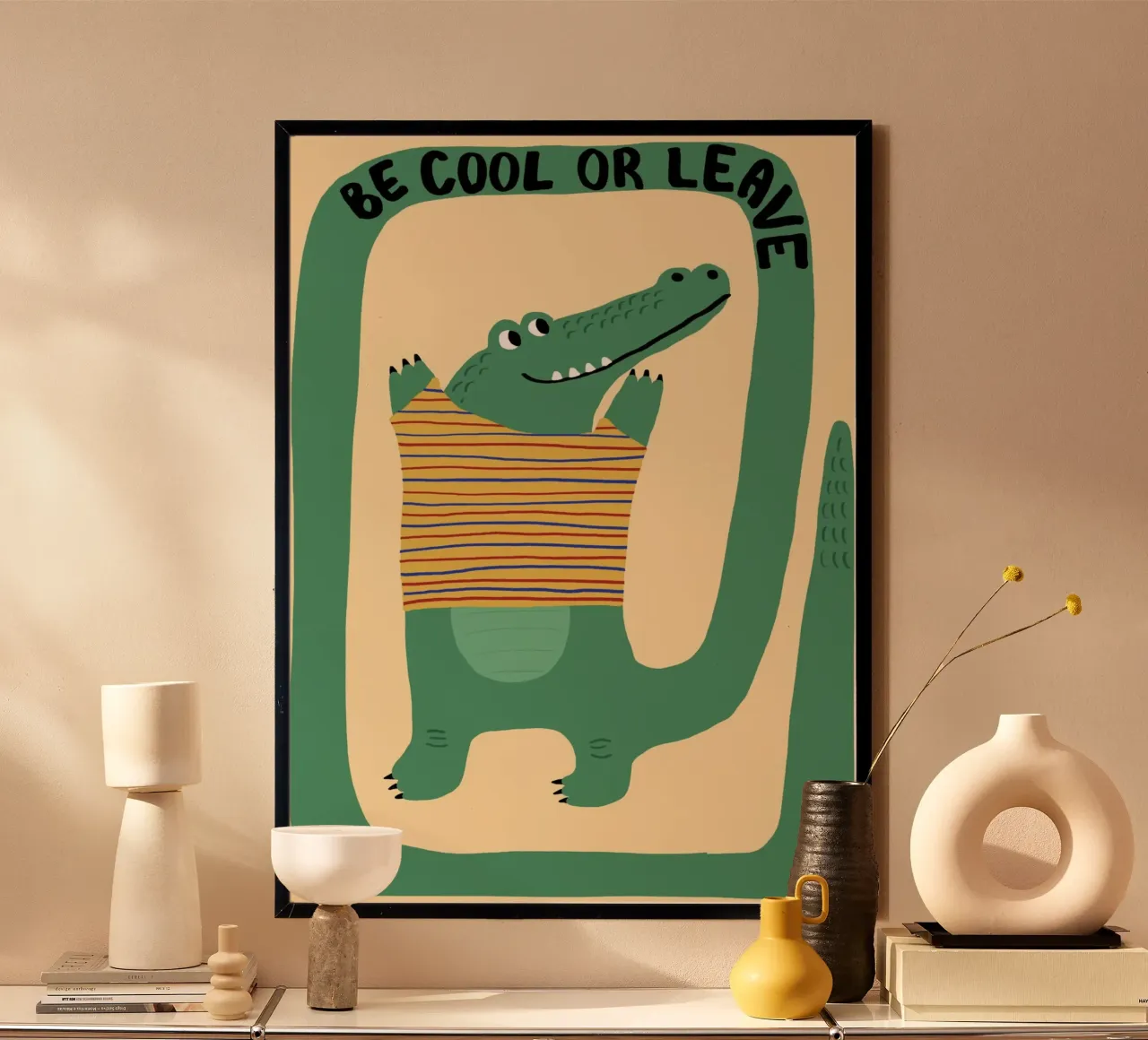 "Cool sein oder gehen" Alligator Druck - Modernes Dekor Poster mit Kunststoffrahmen von vintagepod