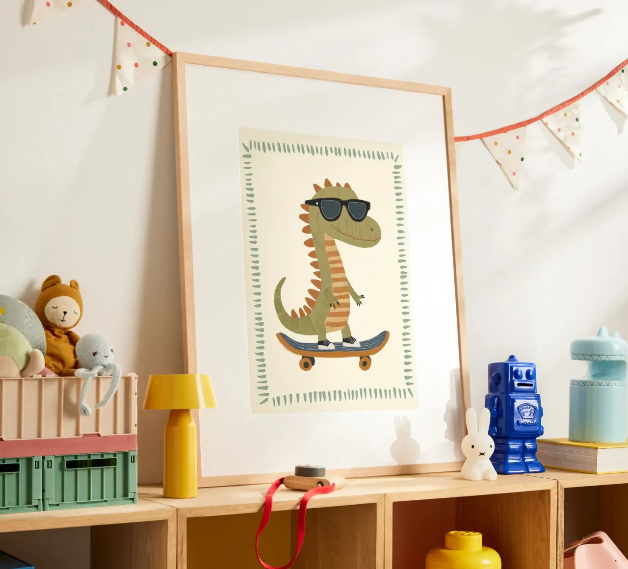Stampa Dinosauro Skateboarder - Decorazione per la stanza dei bambini poster con telaio in alluminio da vintagepod
