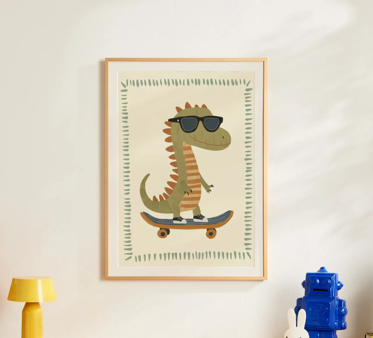 Stampa Dinosauro Skateboarder - Decorazione per la stanza dei bambini poster con telaio in alluminio da vintagepod
