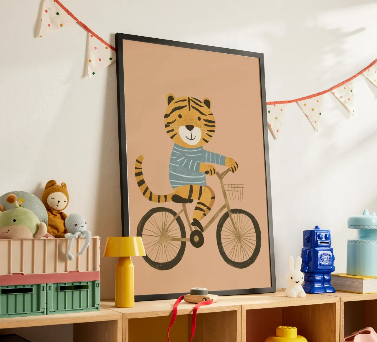 Simpatica tigre in bicicletta - Decorazione avventurosa per la camera dei bambini poster con telaio in plastica da vintagepod