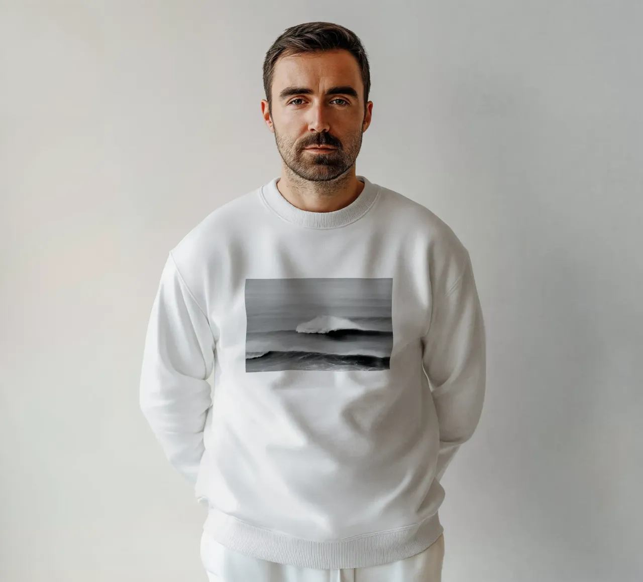 Minimal Waves sweatshirt by Fjöllart