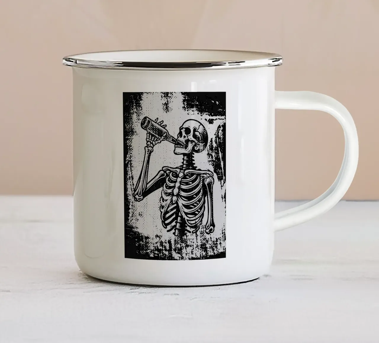 scheletro bottiglia da bere anatomia umana tazza in smalto da Rick Thompson