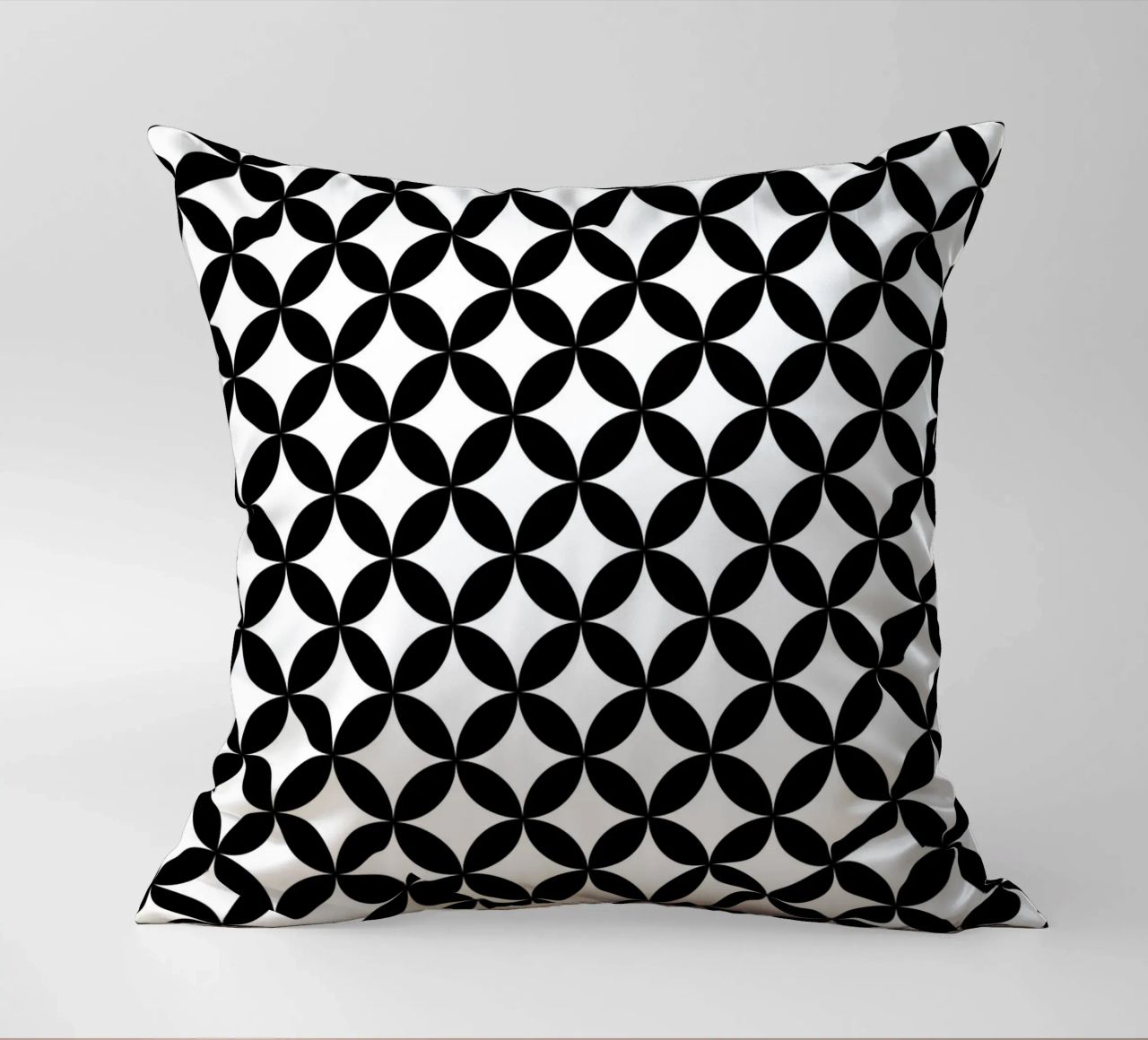 Modello floreale geometrico minimale 2 | Nero su bianco cuscino da Beauty in Simplicity