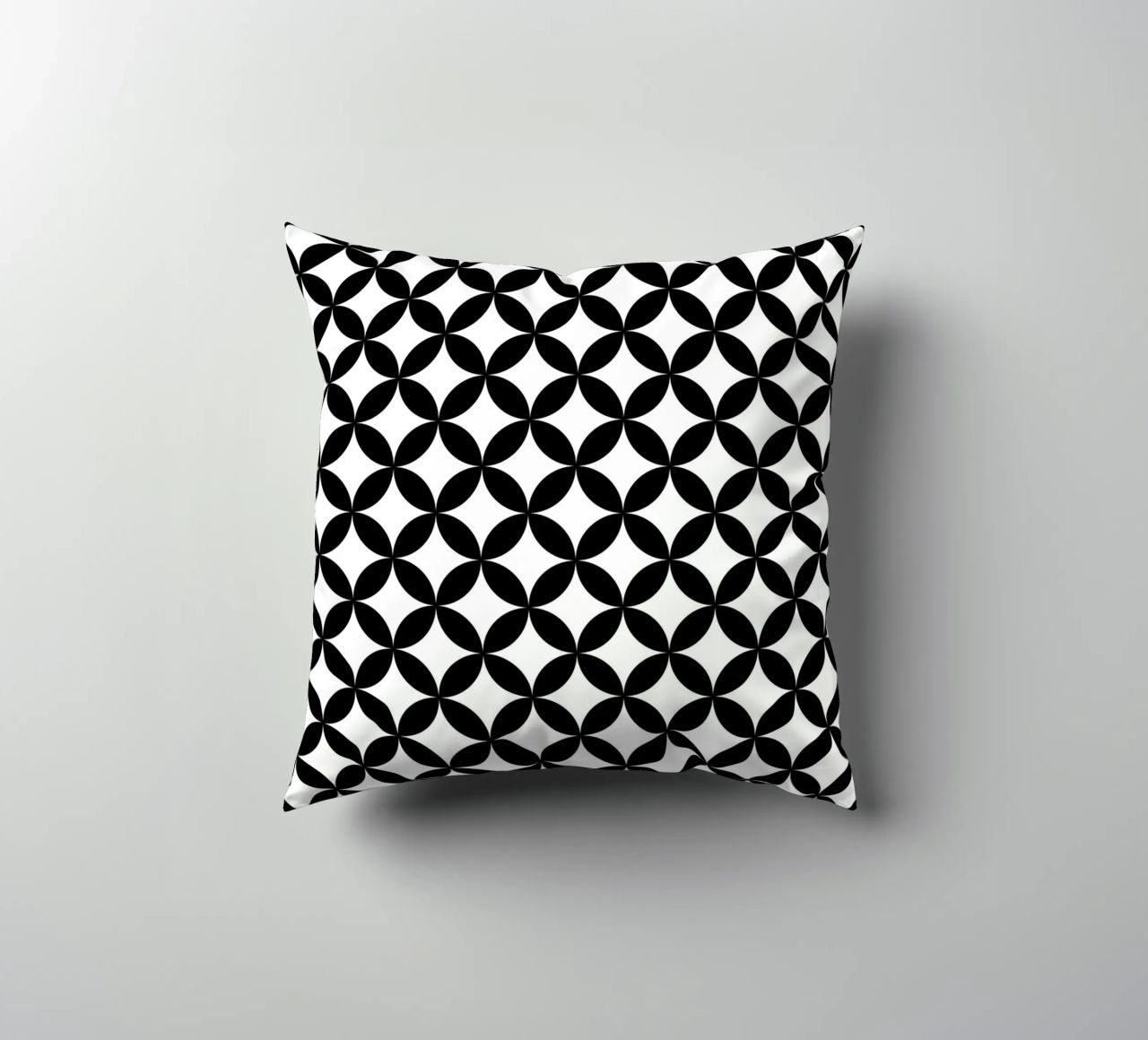 Modello floreale geometrico minimale 2 | Nero su bianco cuscino da Beauty in Simplicity