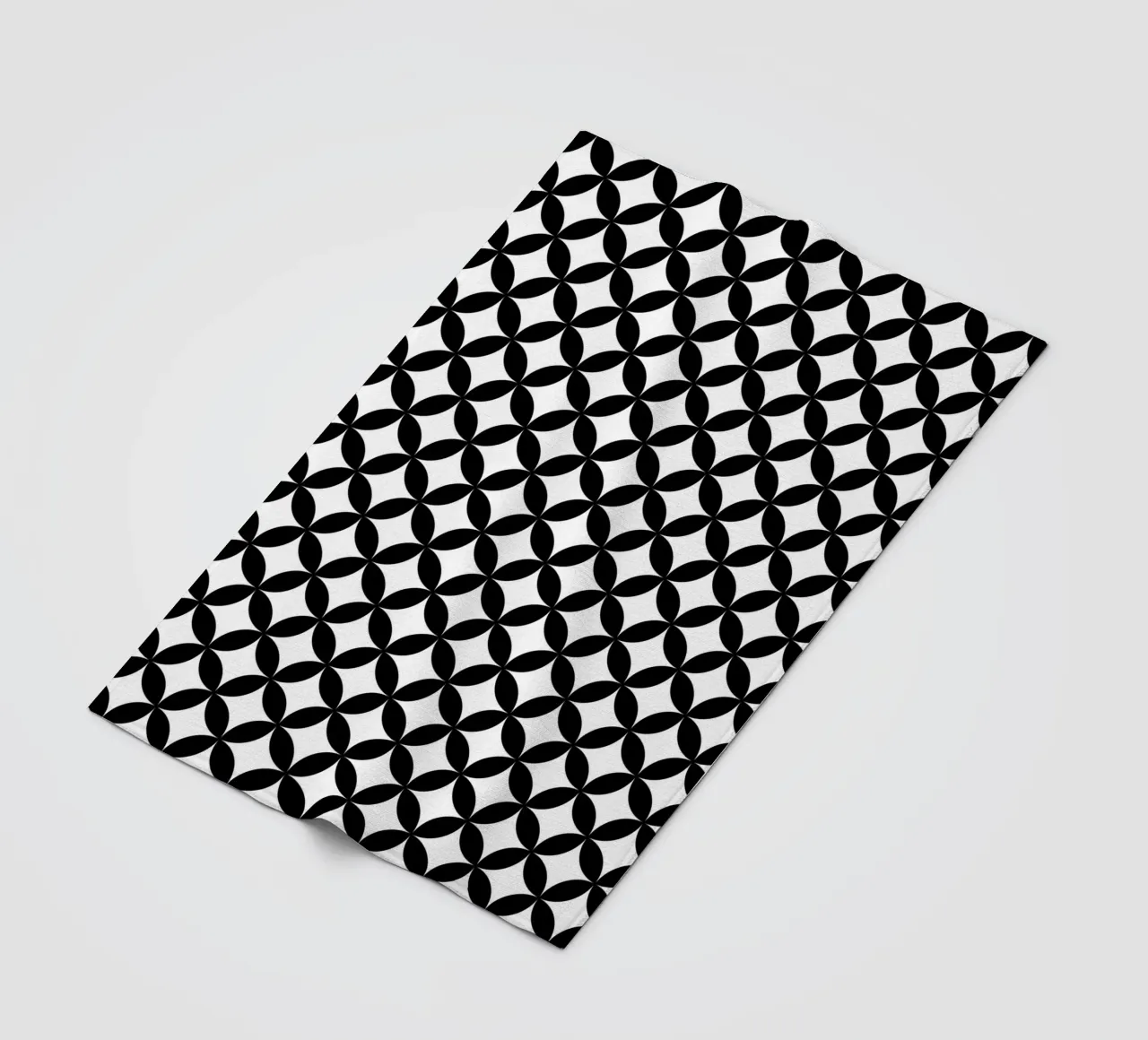 Modello floreale geometrico minimale 2 | Nero su bianco coperta in pile da Beauty in Simplicity
