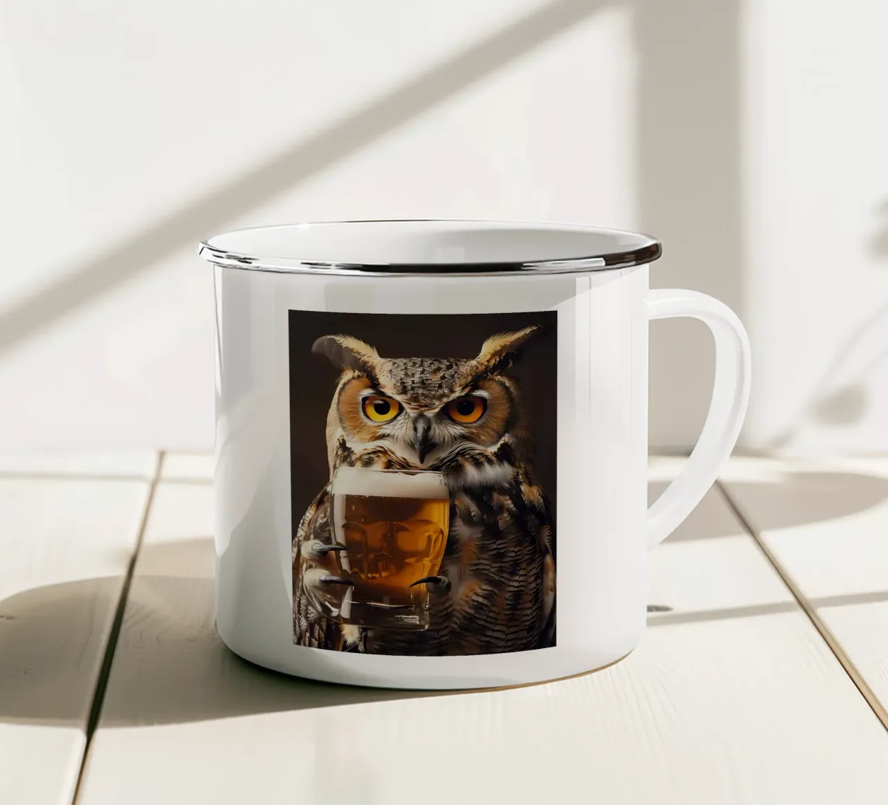 gufo bicchiere di birra piume occhi artigli tazza in smalto da Rick Thompson
