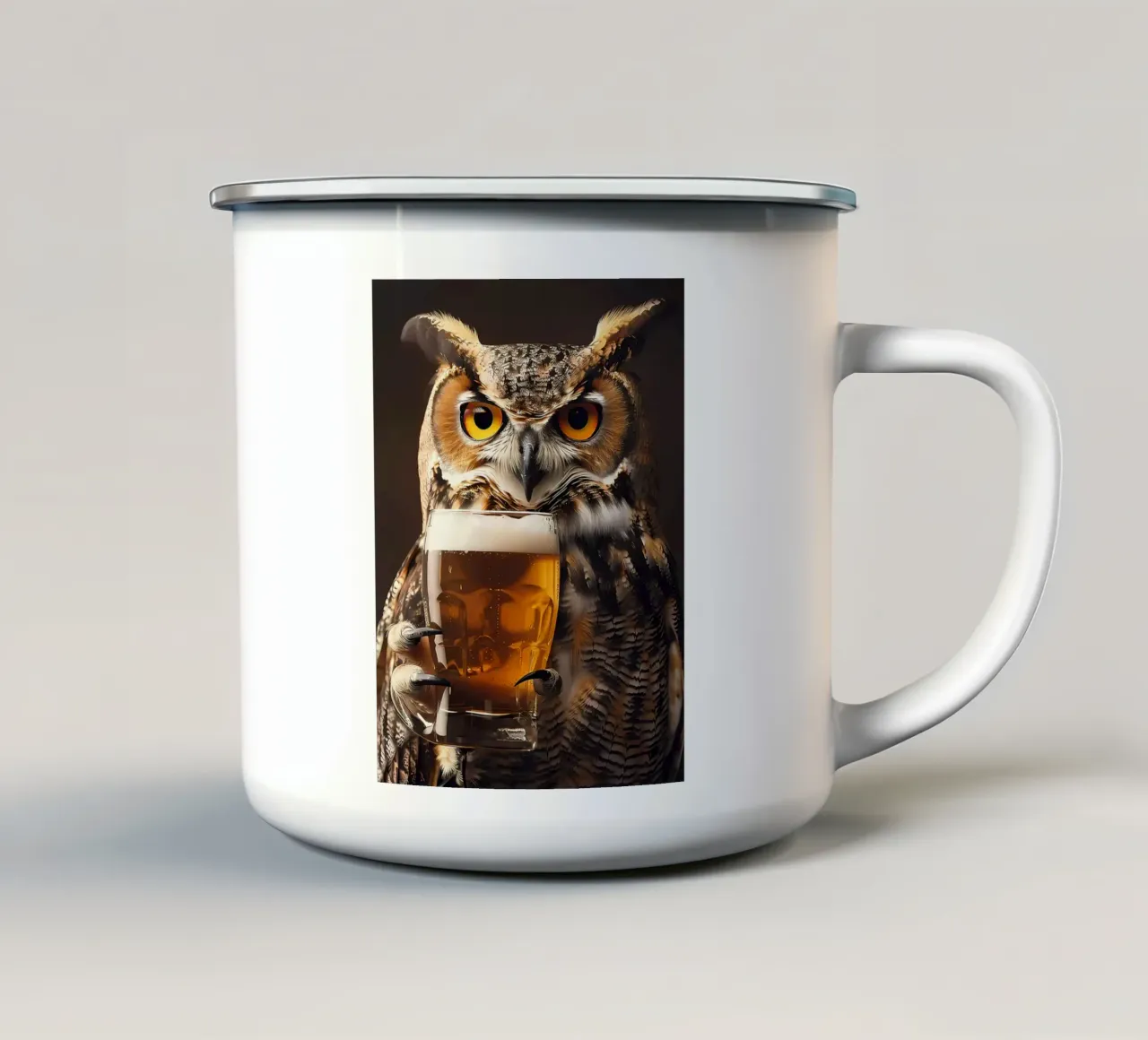 gufo bicchiere di birra piume occhi artigli tazza in smalto da Rick Thompson