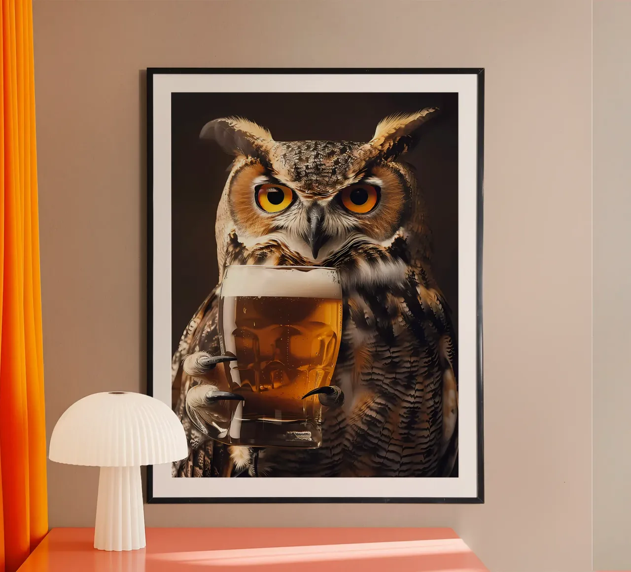 gufo bicchiere di birra piume occhi artigli poster con telaio in alluminio da Rick Thompson