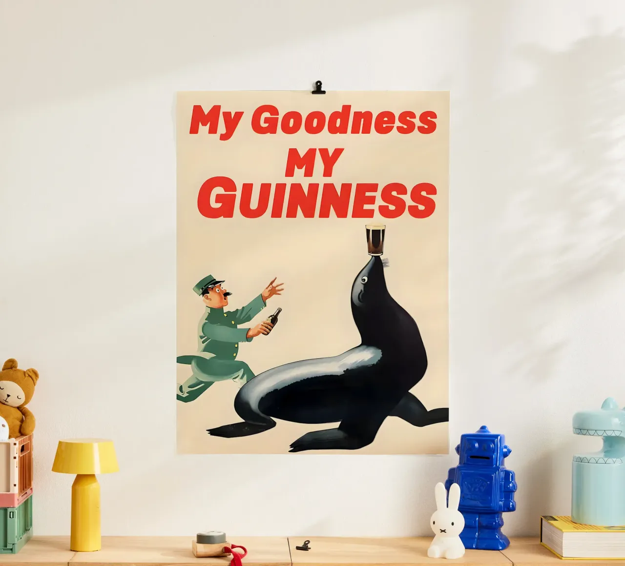 sigillo pinta di birra bicchiere di birra zookeeper poliziotto poster con telaio in alluminio da Rick Thompson