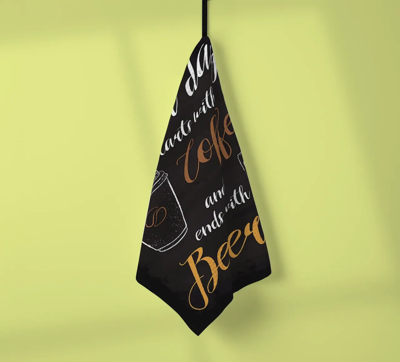Kaffeetasse Bierglas handgeschriebener Text schwarzer Hintergrund Geschirrtuch von Adam Bican