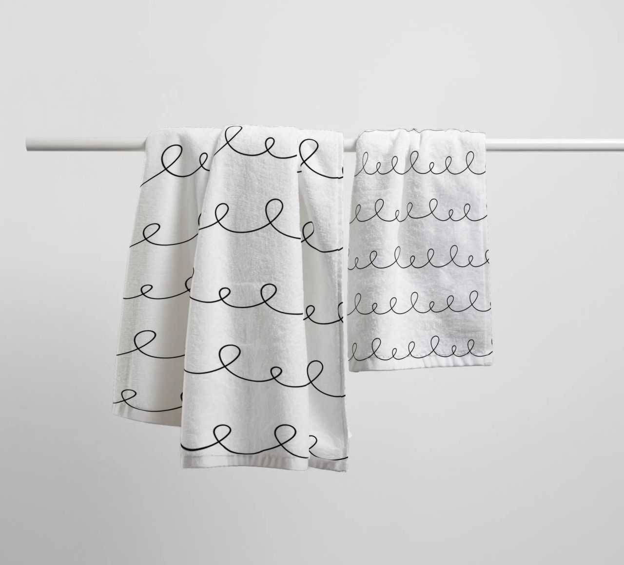 Disegno geometrico minimale di linee ad anello | Nero su bianco asciugamano da bagno da Beauty in Simplicity