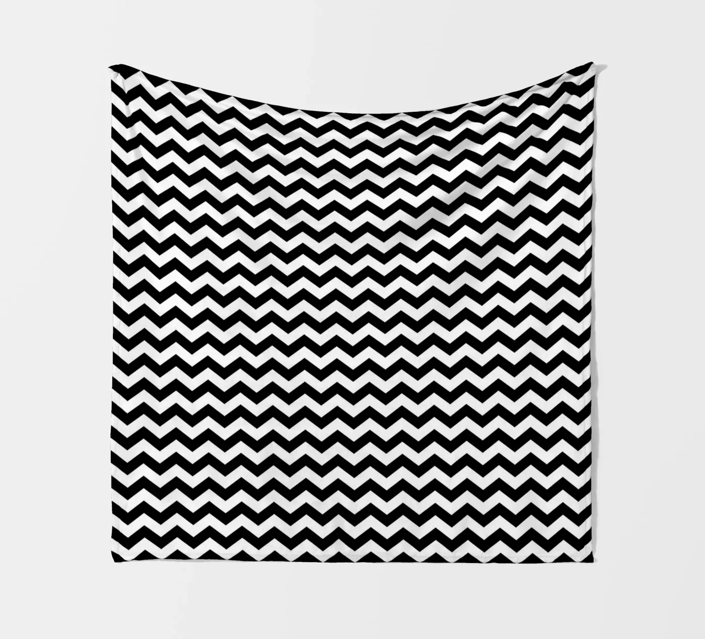 Minimal Chic Basis Chevron Patroon | Zwart Wit fleecedeken van Beauty in Simplicity