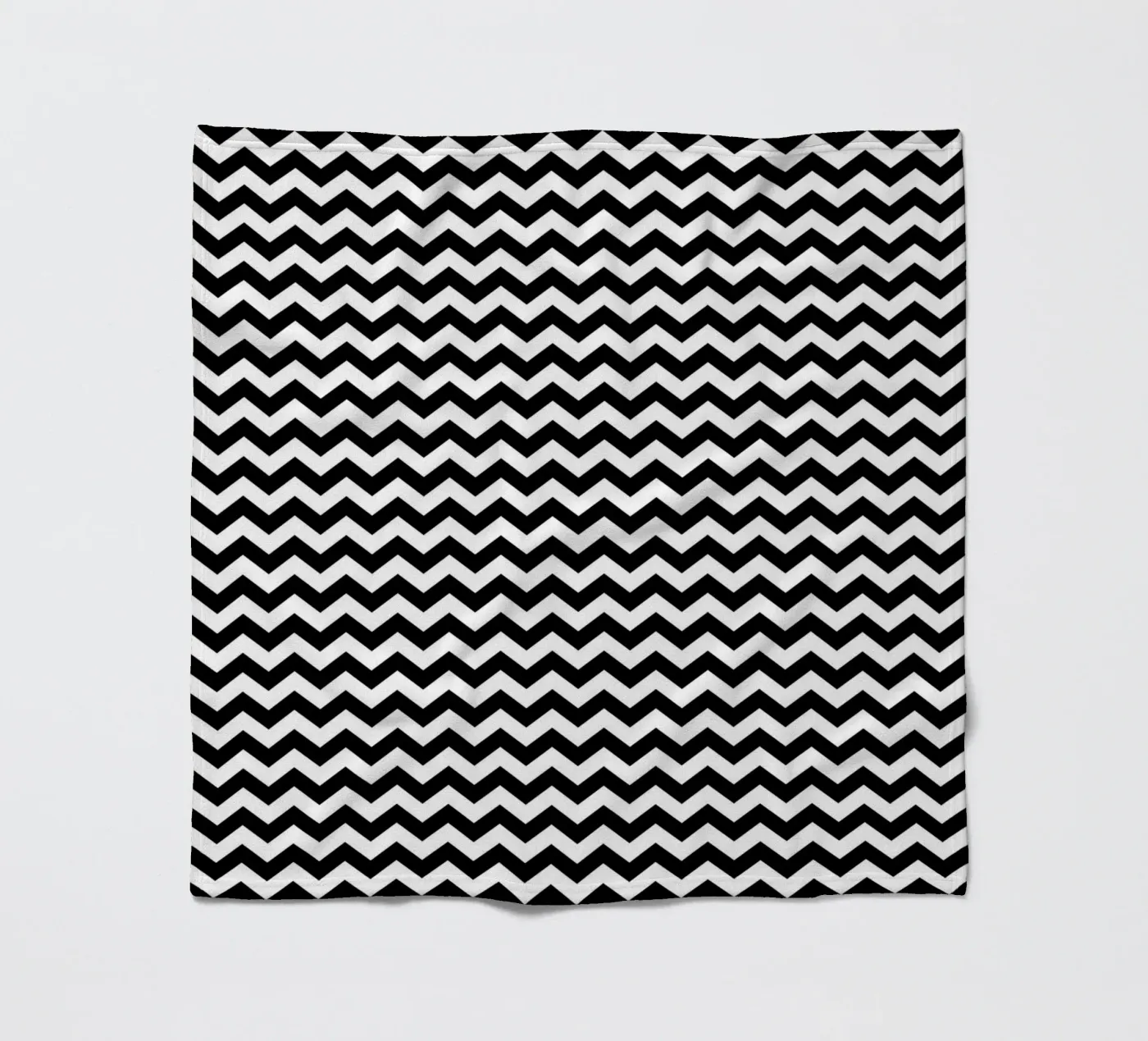 Minimal Chic Basis Chevron Patroon | Zwart Wit fleecedeken van Beauty in Simplicity