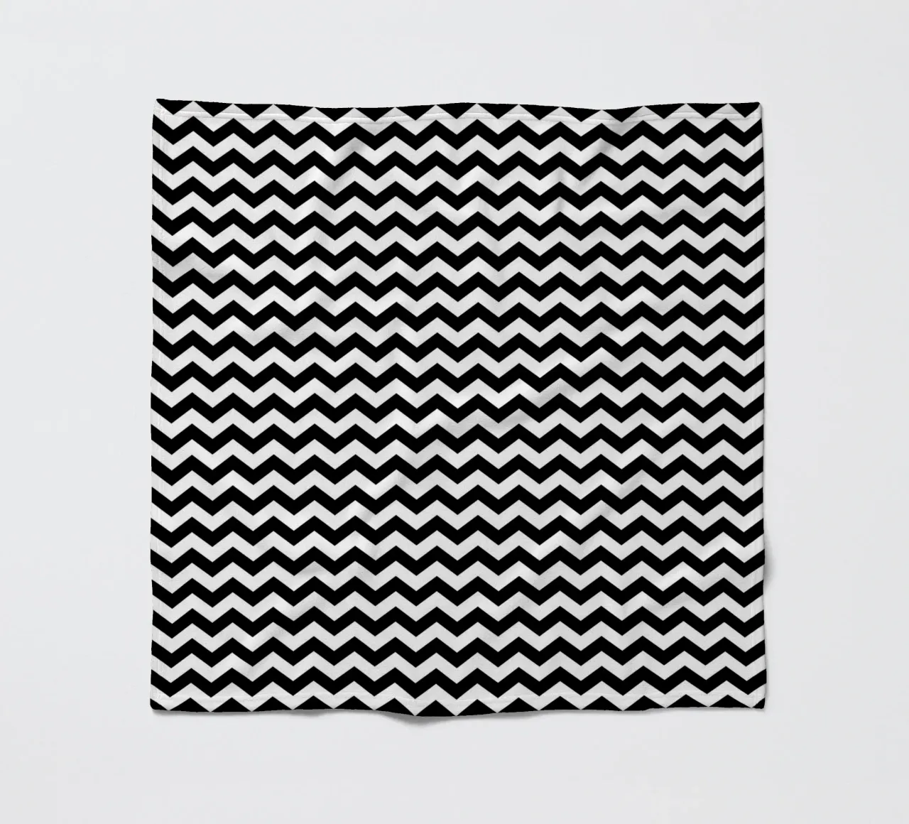 Minimal Chic Basic Chevron Pattern | Bianco e nero coperta in pile da Beauty in Simplicity