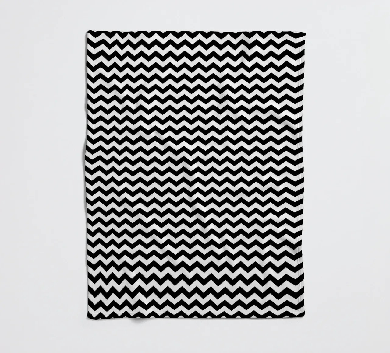 Minimal Chic Basic Chevron Pattern | Bianco e nero coperta in pile da Beauty in Simplicity