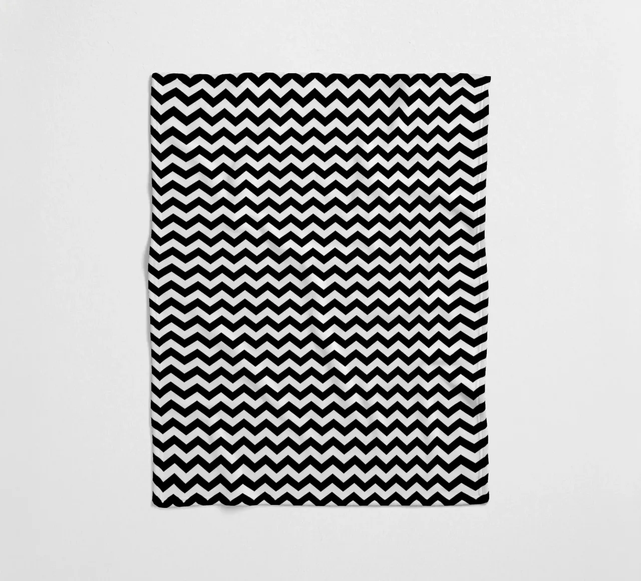 Minimal Chic Basic Chevron Pattern | Bianco e nero coperta in pile da Beauty in Simplicity