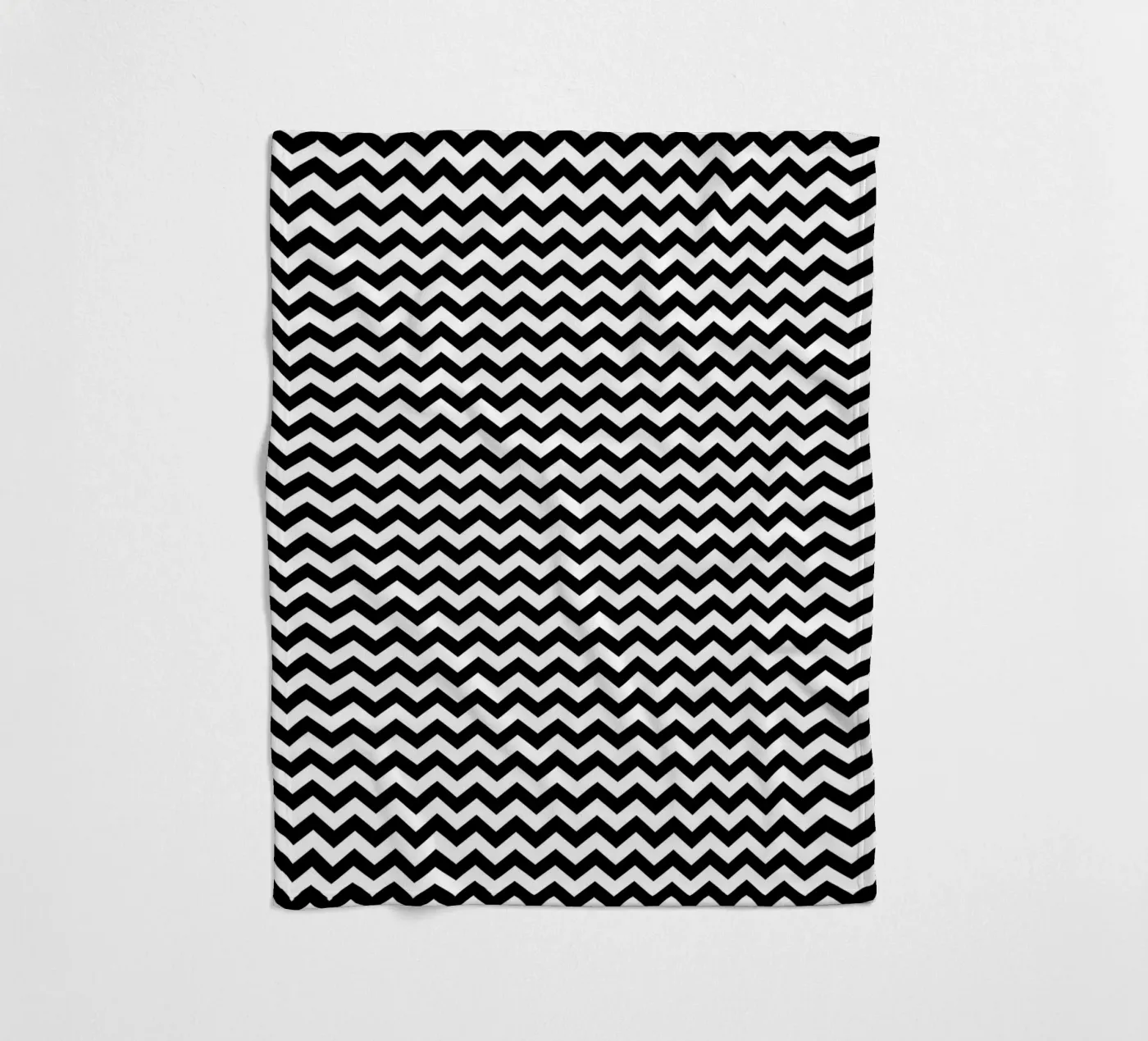 Minimal Chic Basis Chevron Patroon | Zwart Wit fleecedeken van Beauty in Simplicity