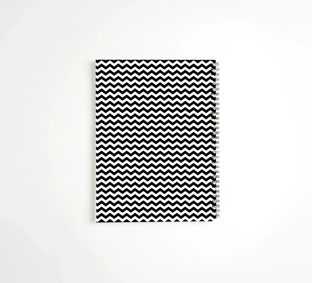 Minimal Chic Basic Chevron Pattern | Bianco e nero diario ad anelli da Beauty in Simplicity