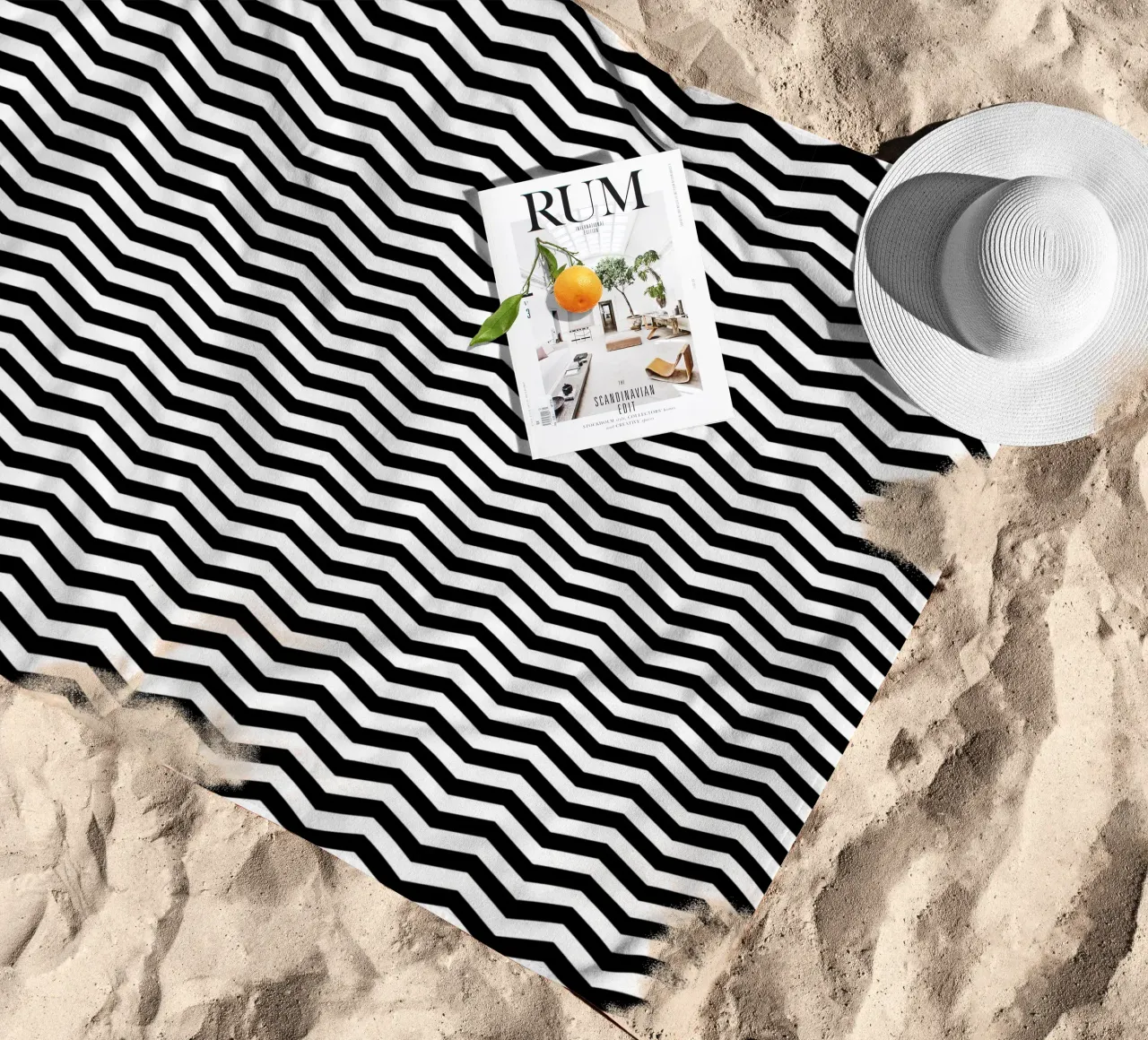 Minimal Chic Basic Chevron Pattern | Bianco e nero telo mare da Beauty in Simplicity