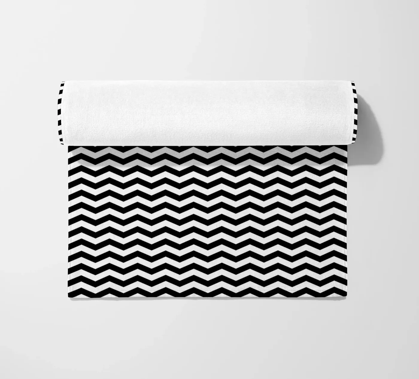 Minimal Chic Basic Chevron Pattern | Black and White telo mare da Beauty in Simplicity