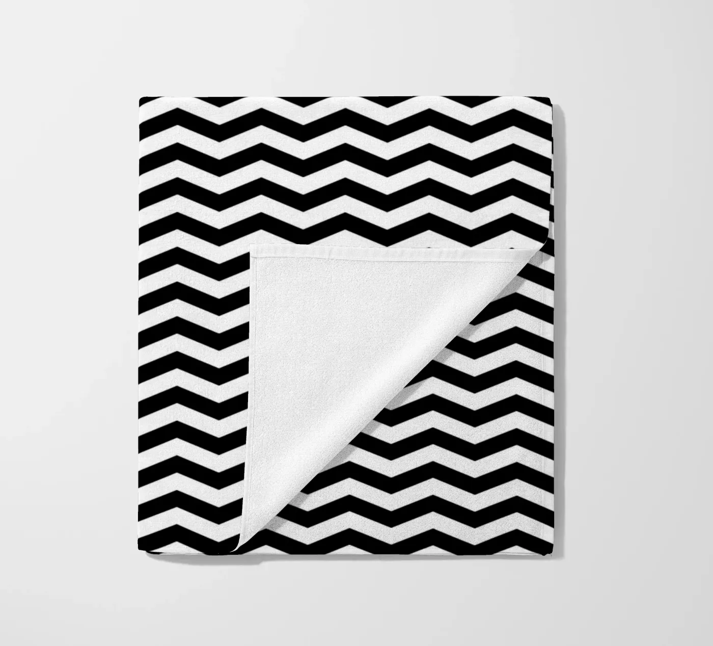 Minimal Chic Basic Chevron Pattern | Black and White telo mare da Beauty in Simplicity