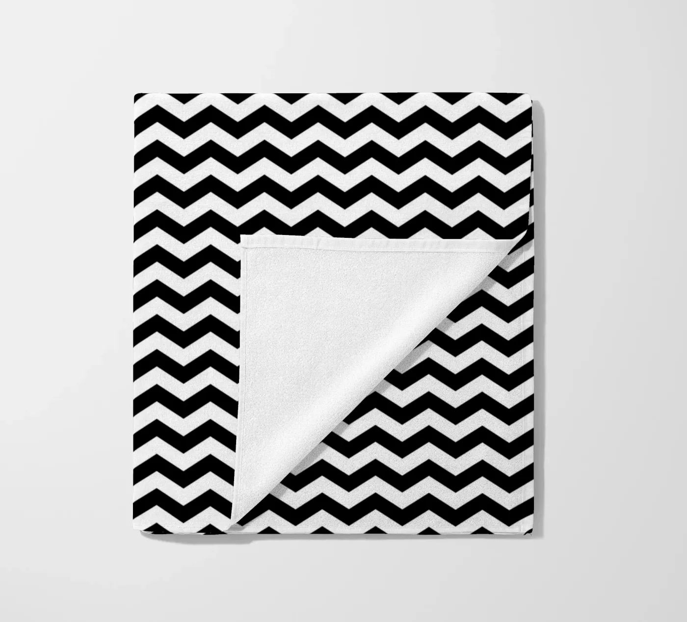 Minimal Chic Basic Chevron Pattern | Black and White telo mare da Beauty in Simplicity