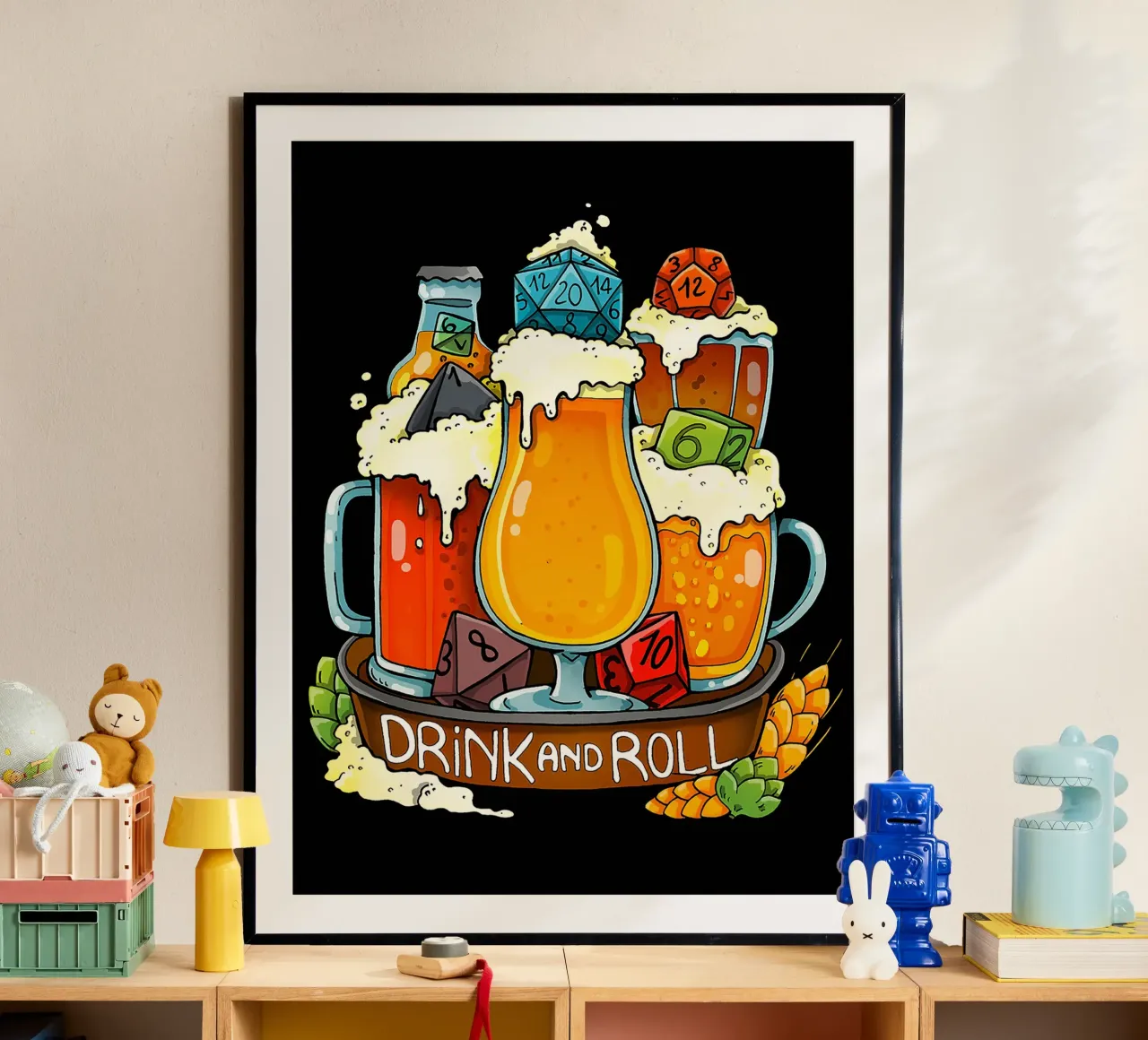 boccale di birra a dadi bottiglia di vetro schiuma poster con telaio in legno da Adam Bican