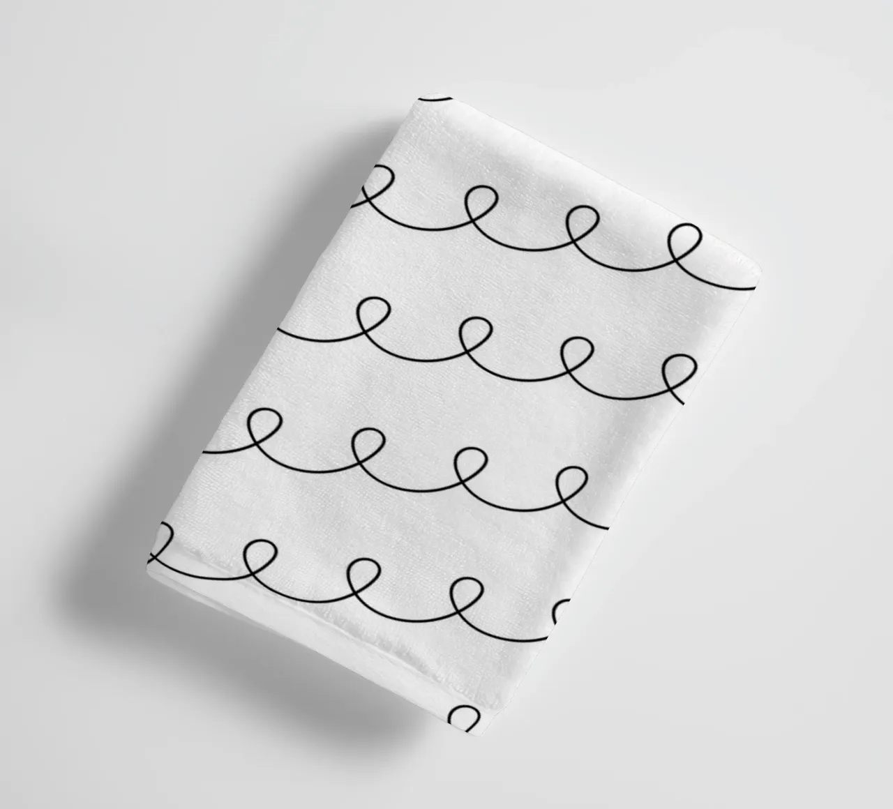 Minimal Geometric Looping Lines Drawing 2 | Negro sobre blanco toalla de baño de Beauty in Simplicity