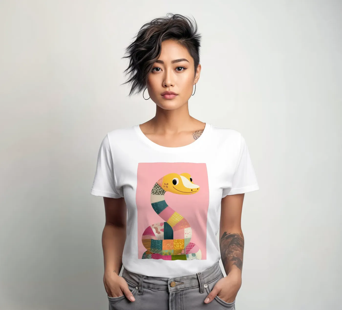 Patchy Python dames t-shirt getailleerd van Kiara